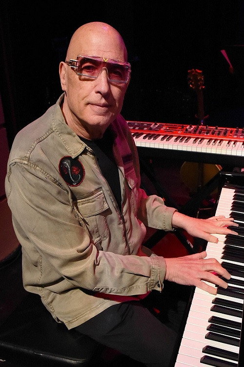 Erdal Kızılçay as Self in David Bowie: Glass Spider