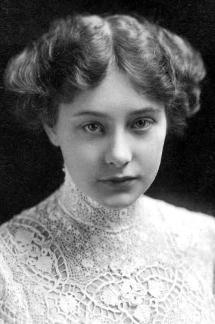 Elsie Ferguson as Elinor Shale in The Lie