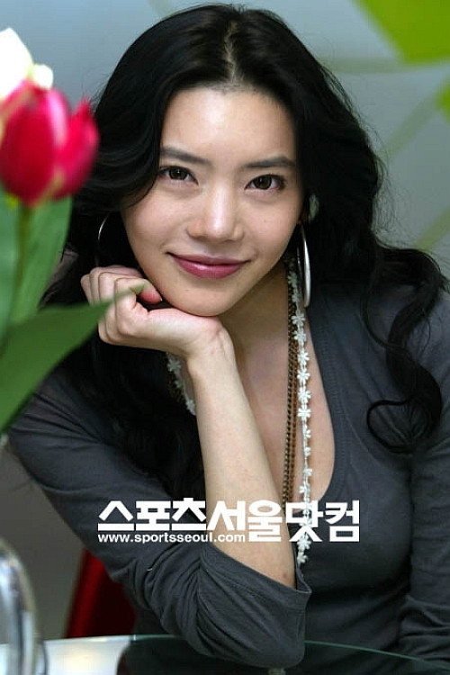 서진호 as Haerin in 2009: Lost Memories
