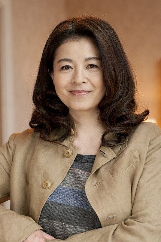 石田えり as Erika Kodama in Garden of the Wind
