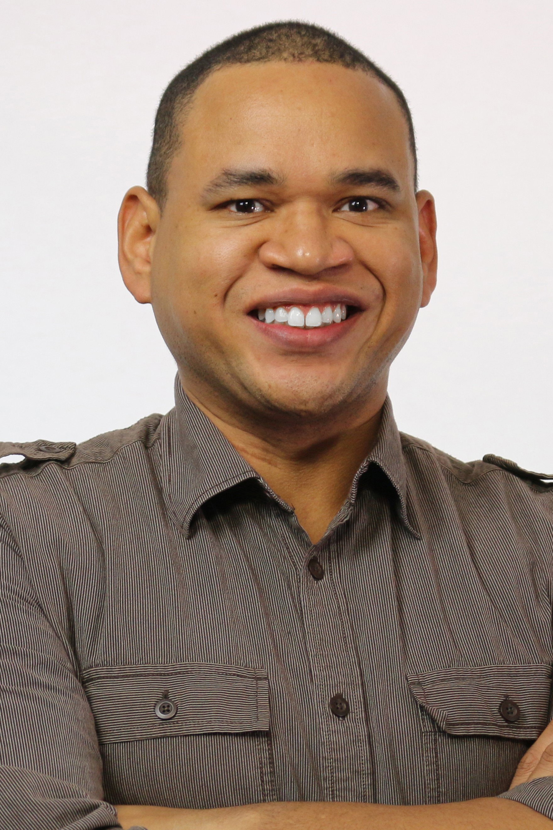 Benjamin Bryant as Charleston Airport Pedestrian in Ivy & Mistletoe
