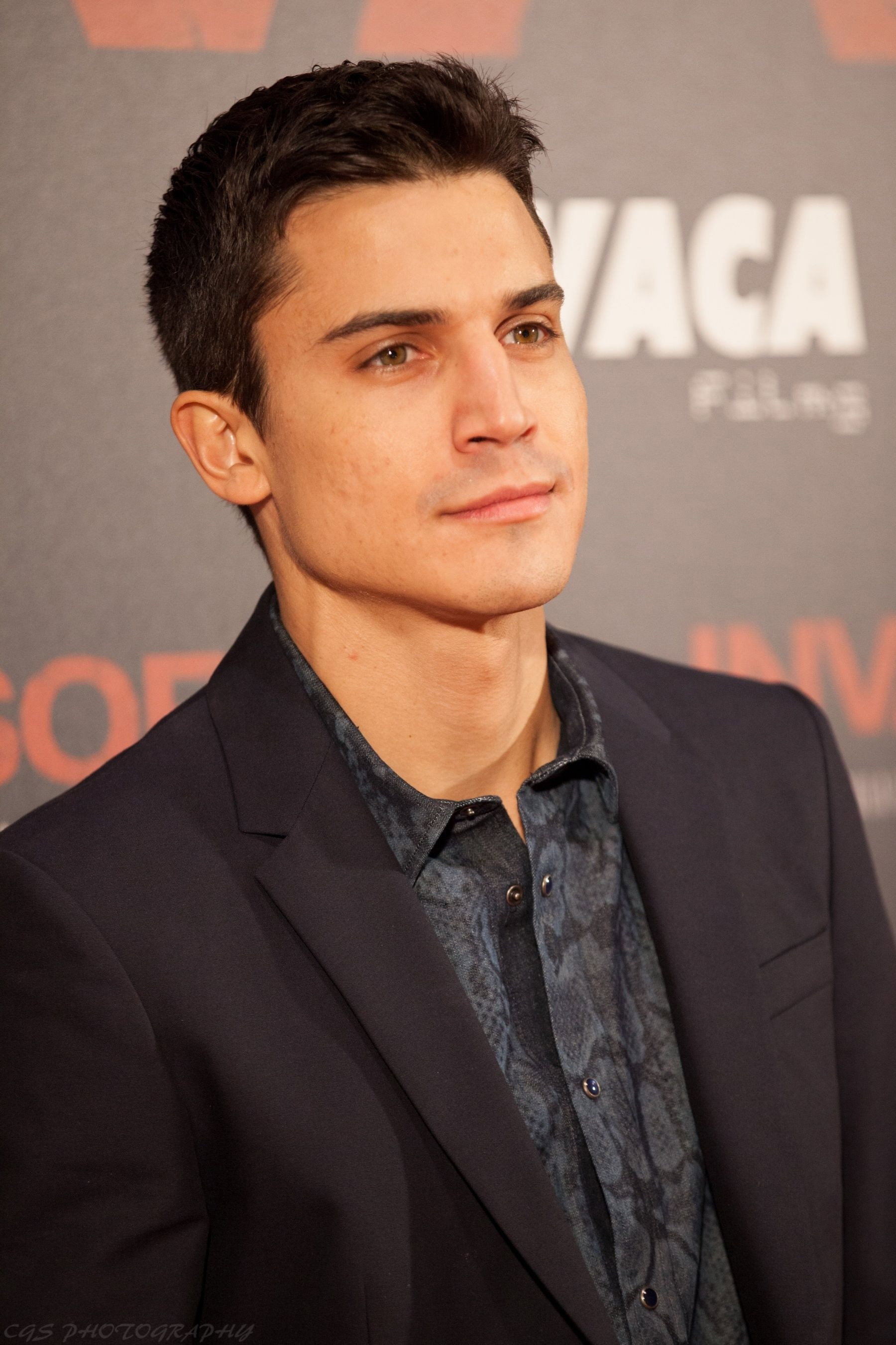 Pablo Gonzalez as Tee in Trouble in the Heights