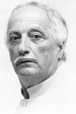 Étienne Draber as Le père de Julien, docteur en médecine in The Under-Gifted