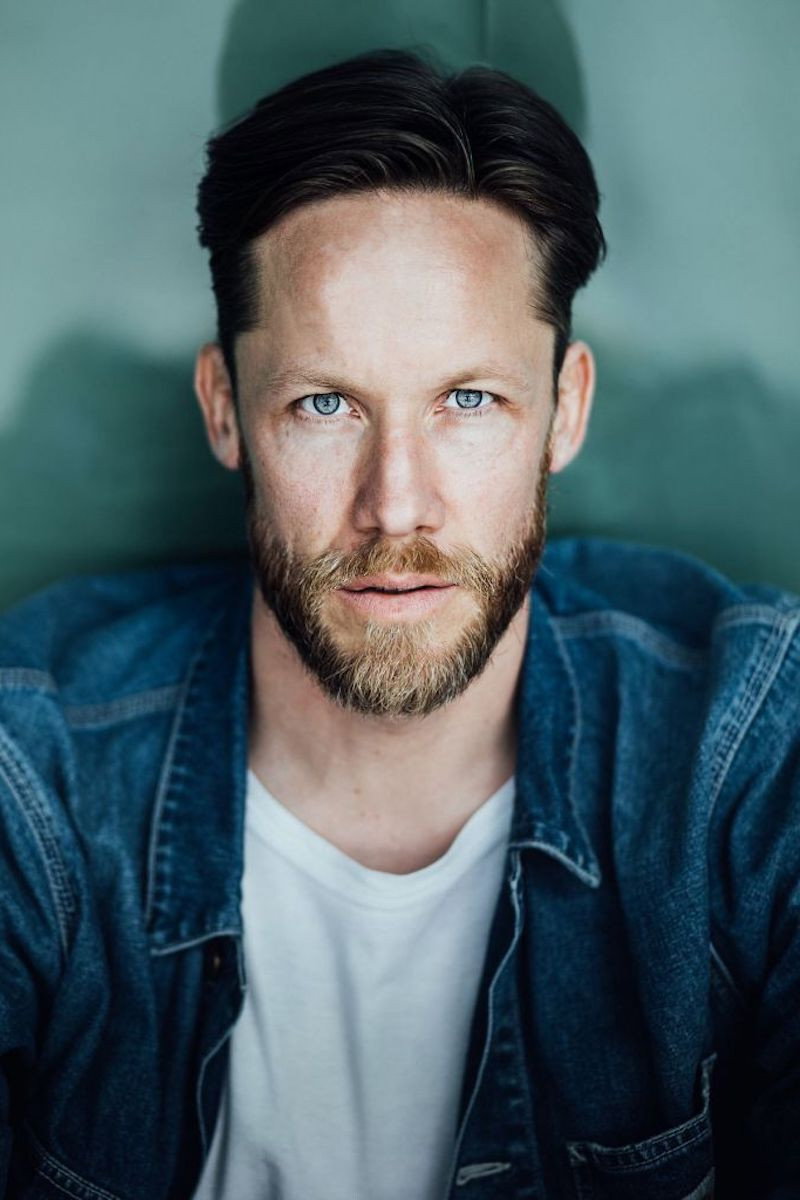 Nikolaus Benda as Hans-Jürgen in Meine Mutter traut sich was