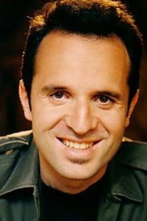 Benjamin Pascal as Wolf l'extraterrestre (voice) in Ratz