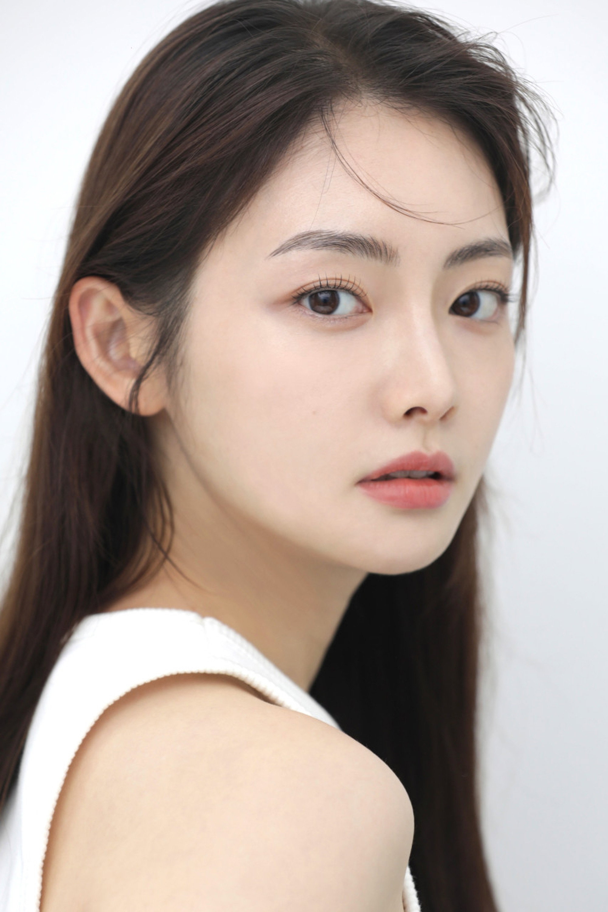 Gwak Soo-jin as Yoon-mi in Rhapsody for the Dead