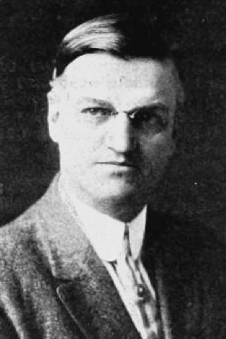 George De Carlton as Robert Whitney in The Road to France