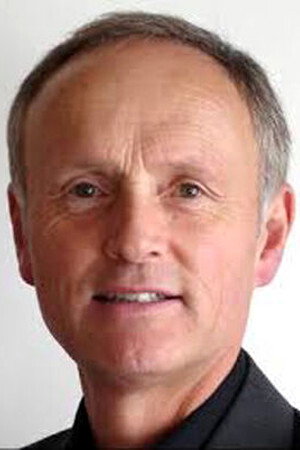 Robert Thurston as Detective in Kissed