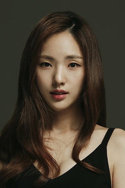 박아인 as You-jin in Hoop It Up