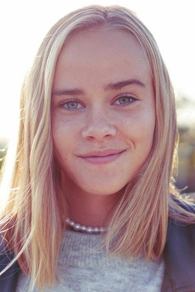 Helena Ødven as Tess in ZombieLars