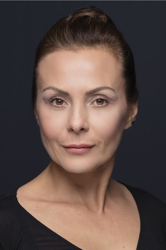 Günay İbicioğlu as Gazeteci Nilgün in Blue Dream