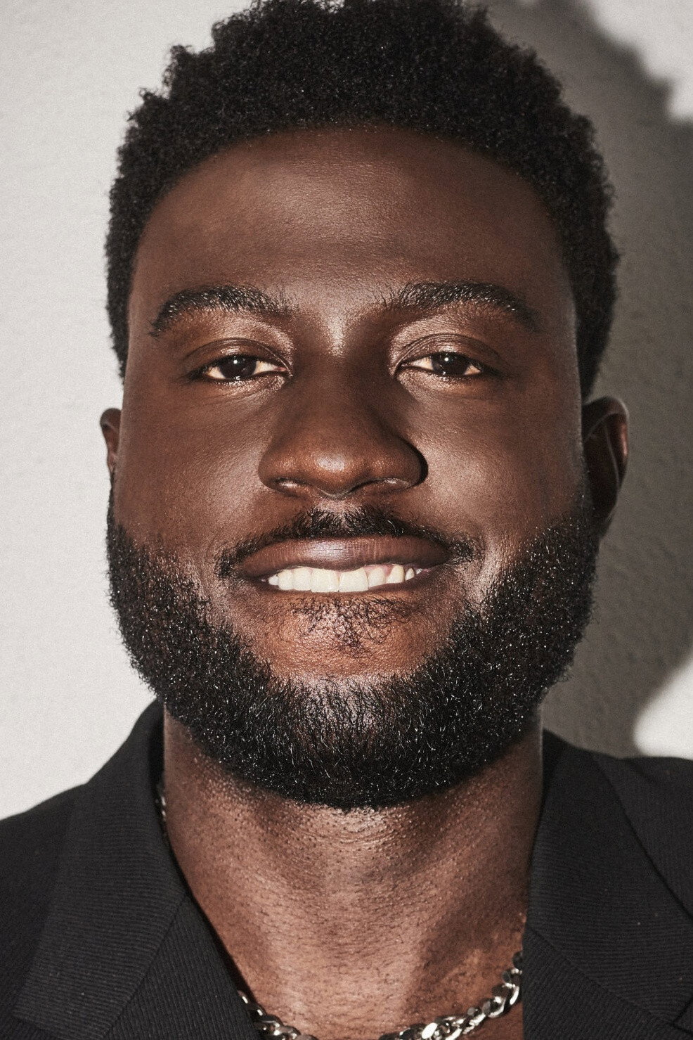 Sinqua Walls as Jason Noble in Carry-On