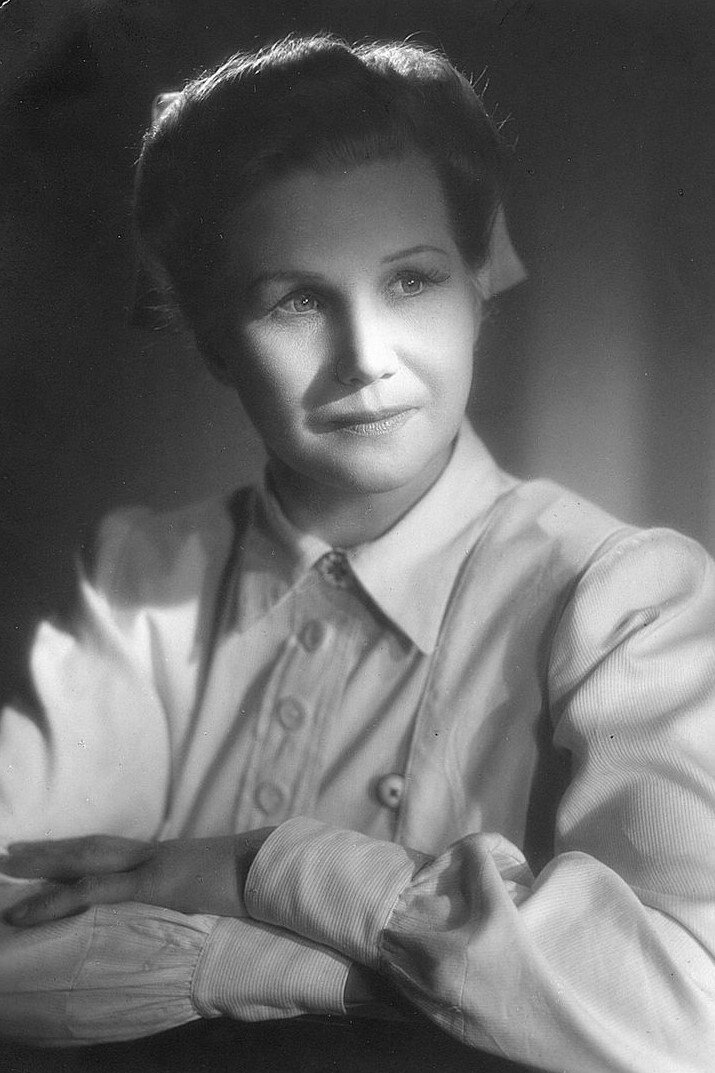 Salli Karuna as Viktorina Grahn in Onnelliset