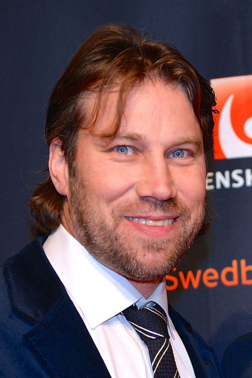 Peter "Foppa" Forsberg as Self in Who can beat Anja and Foppa?