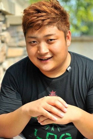 Li Hongtao as 冬生 in Zombie Return 3: Wind Blows Head Bend