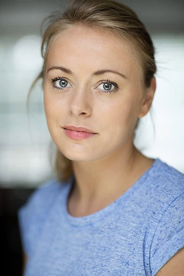 Rachel Warren as Lizzy in The Snare