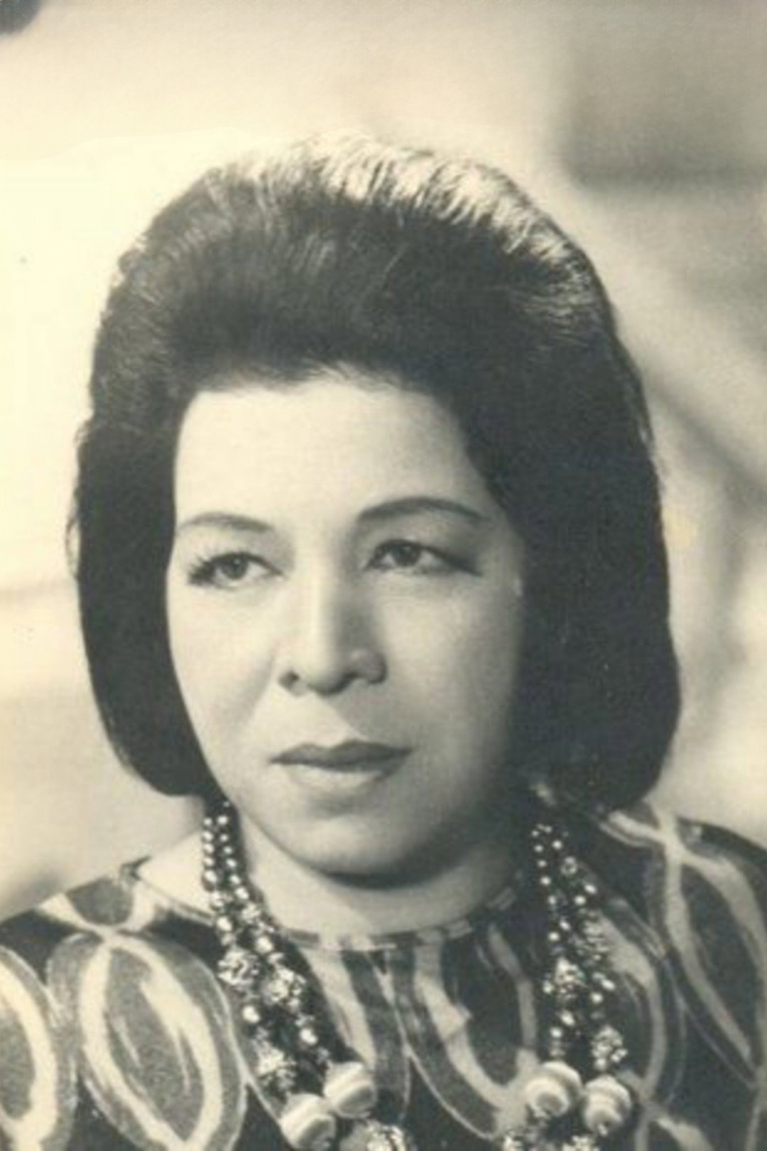 Zouzou Hamdy ElHakim as عرفت in A Sinful Life