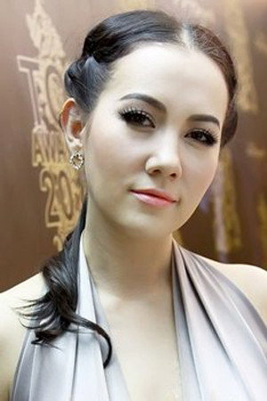 แคนดี้ เอเวอรี่ as Maem in Sin Sisters