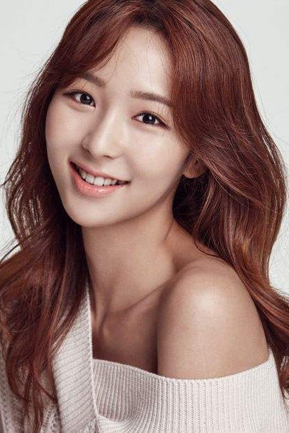 한소현 as Kim Eun-Ji in Shady Mom-in-Law