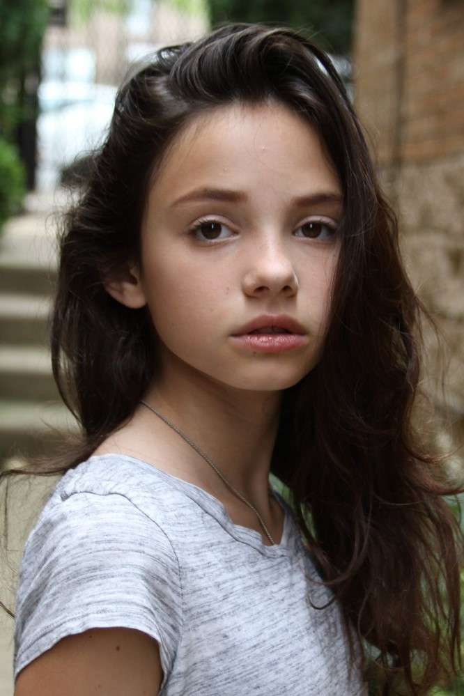Sasha Rossof as Amy in All the Flowers That Cut Through the Earth