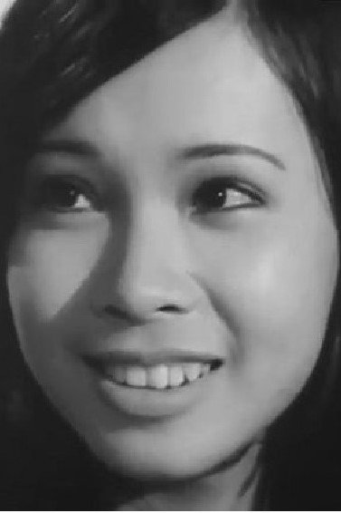 Wong Oi-Ming as Chan Siu-ling in Anna