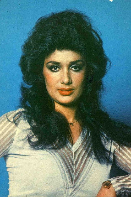 آرام as Mina in Death In The Rain