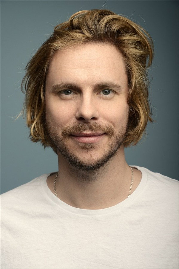 Jean-Baptiste Shelmerdine as Le réceptionniste in Halal State Security