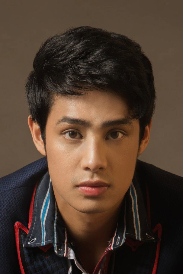 Donny Pangilinan as Matt / Matteo Flores in How to Spot a Red Flag