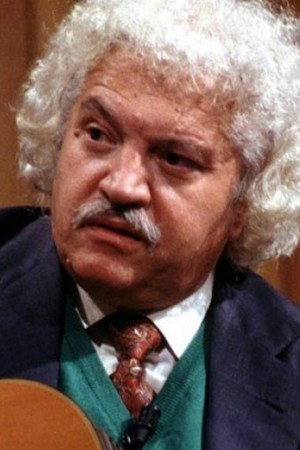 Bruno Lauzi as direttore del supermercato in Arrivano i gatti