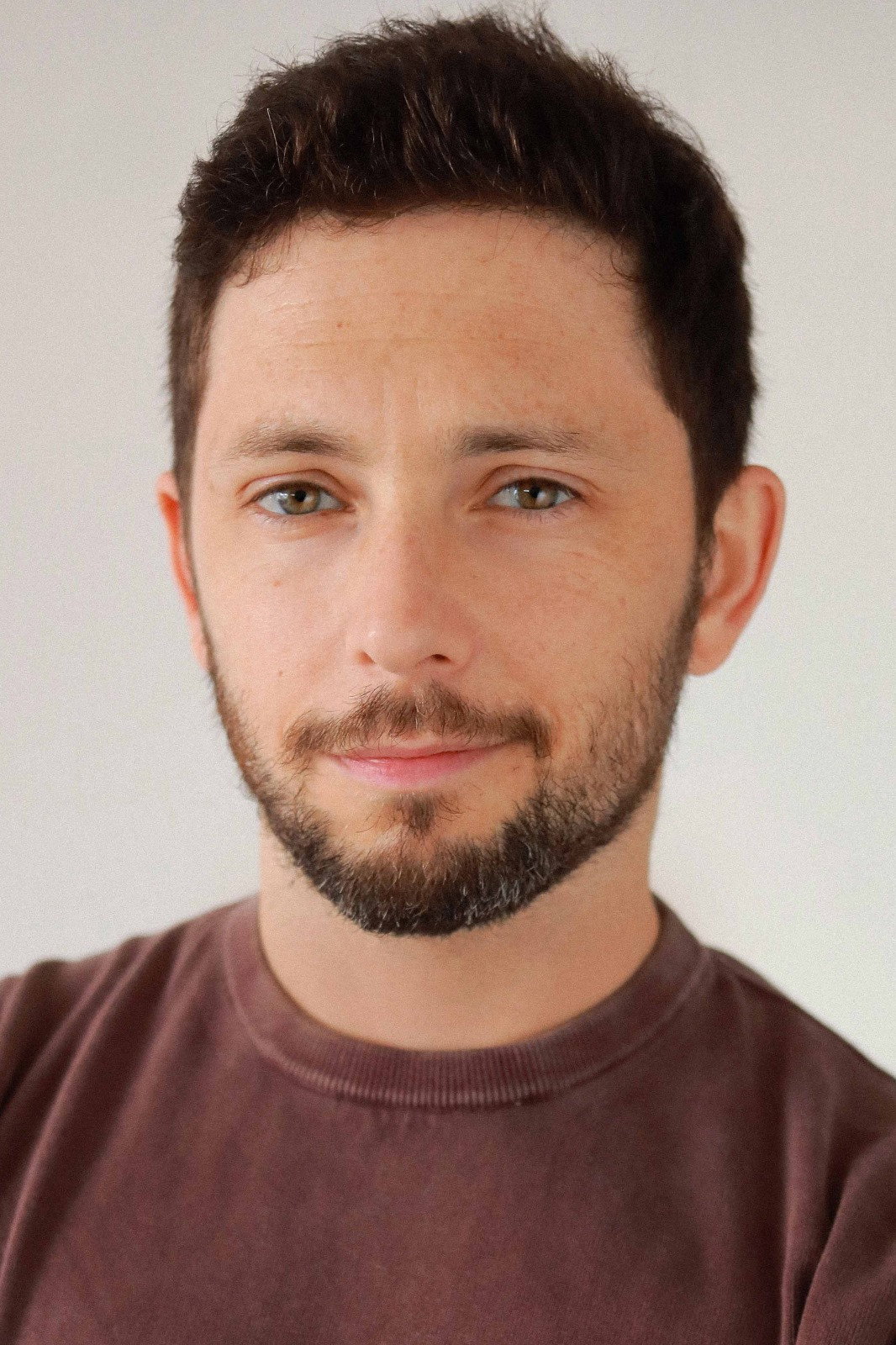 Carlos Malvarez as Francisco in O Bairro