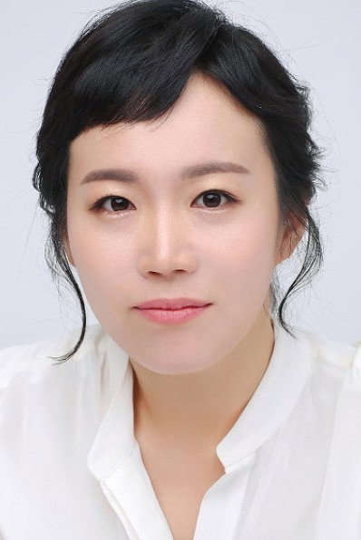 주인영 as Ji Yoon's mother in Secret Playlist