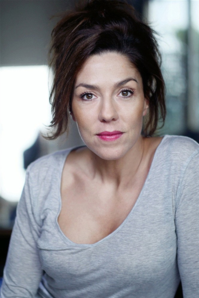 Magali Bonfils as Eva in Simon Superlapin