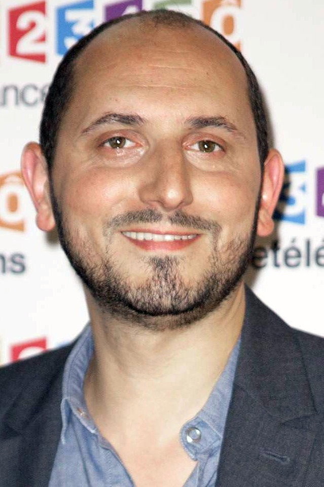 Karim Rissouli as Self - Host in C ce soir, le débat