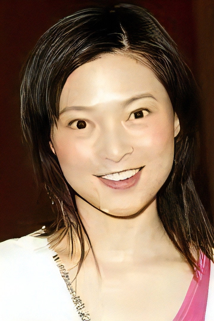 歐倩怡 as 汪婉瑩 in Aiming High
