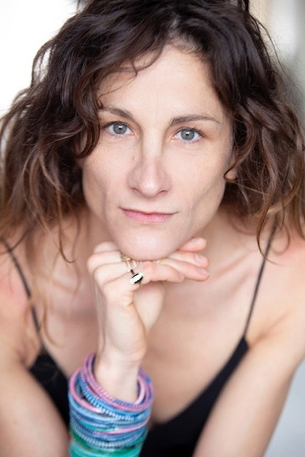 Juliette Blanche as Moune in Quiproquos
