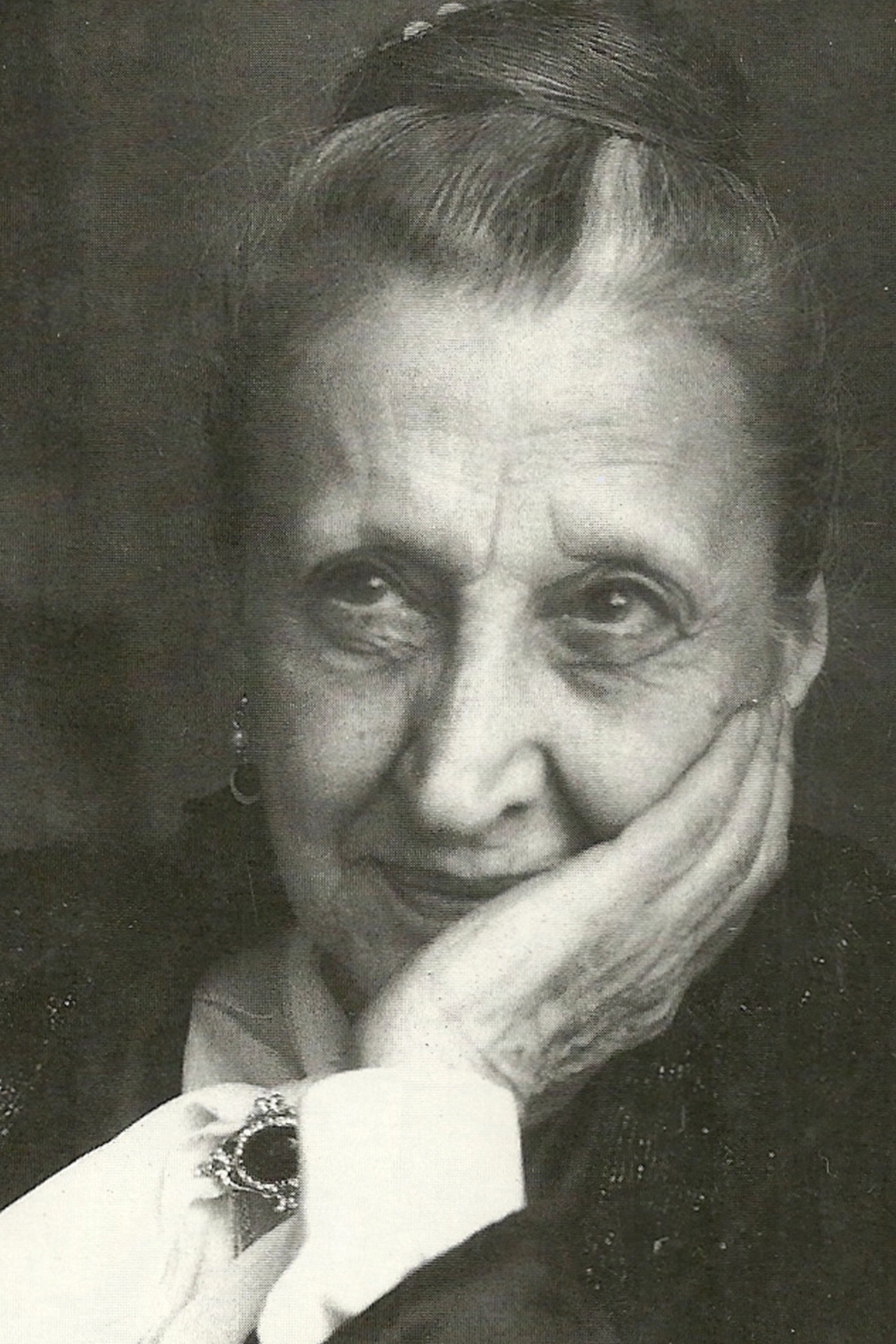 Pupella Maggio as Antonietta Parisi in Medicine Italian Style