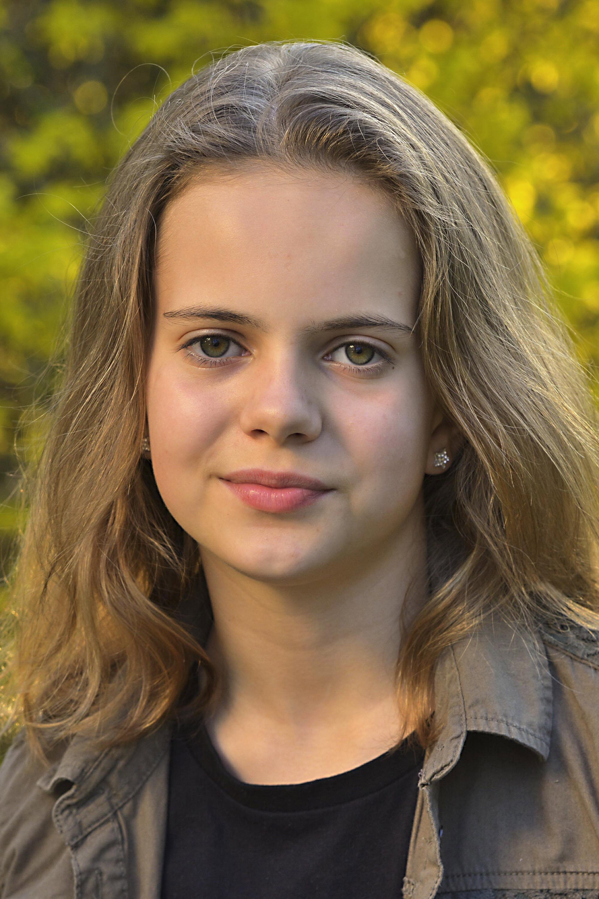 Karolína Lipowská as Linda Mojžíšová in Fallout