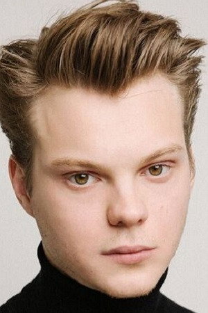 Влад Коноплёв as Kirill in Queen of Spades: Through the Looking Glass