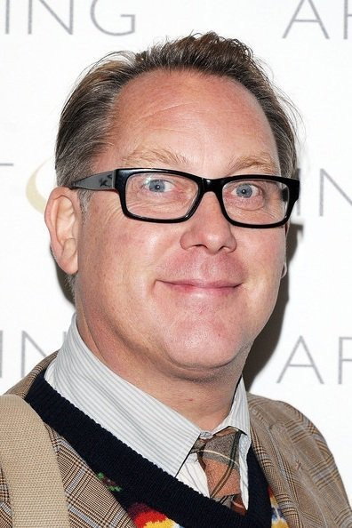 Vic Reeves as Self - Presenter in Shooting Stars