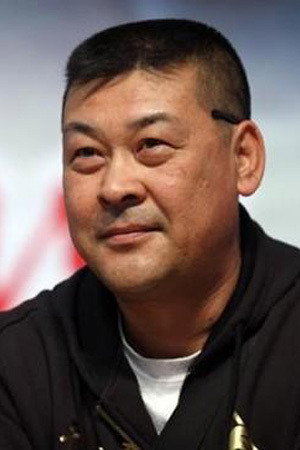 Chuangao Hou as Old mine manager in Earthquake Miracle