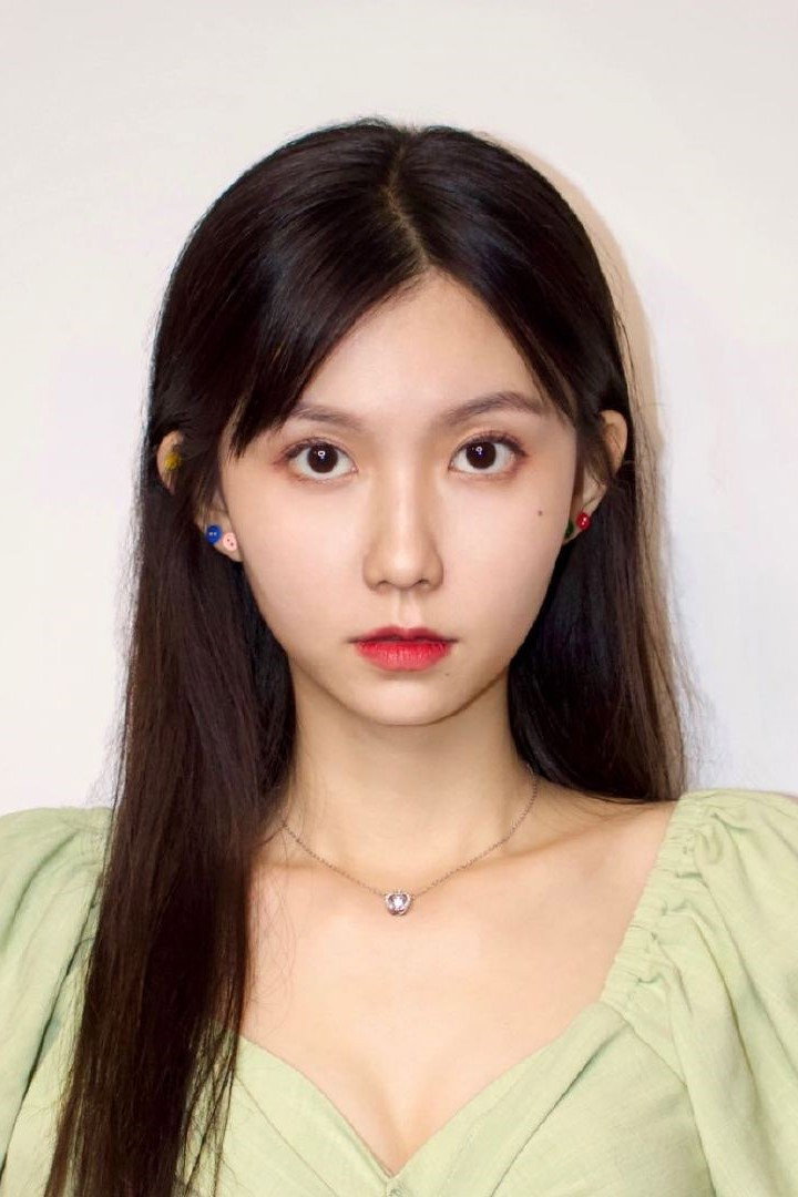 贺灵榣 as Chen Yiyi in Liars in Love