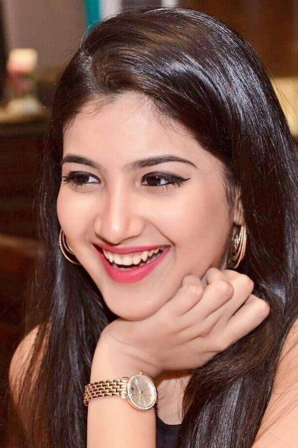 Lahoma Bhattacharya as Bar Singer in Chaalchitro