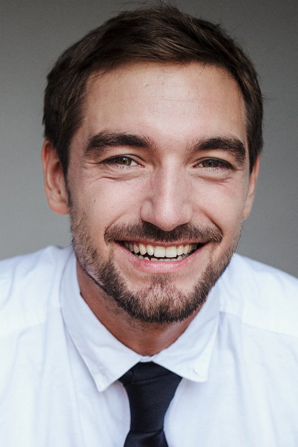 Daniel Gawlowski as Max Bergmann in Hochzeitsstrudel und Zwetschgenglück