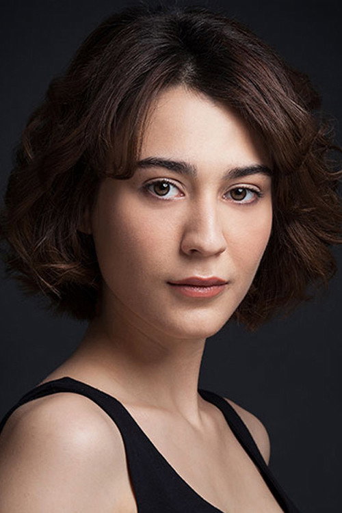 Merve Çağıran as İpek in Love Doesn't Understand Words