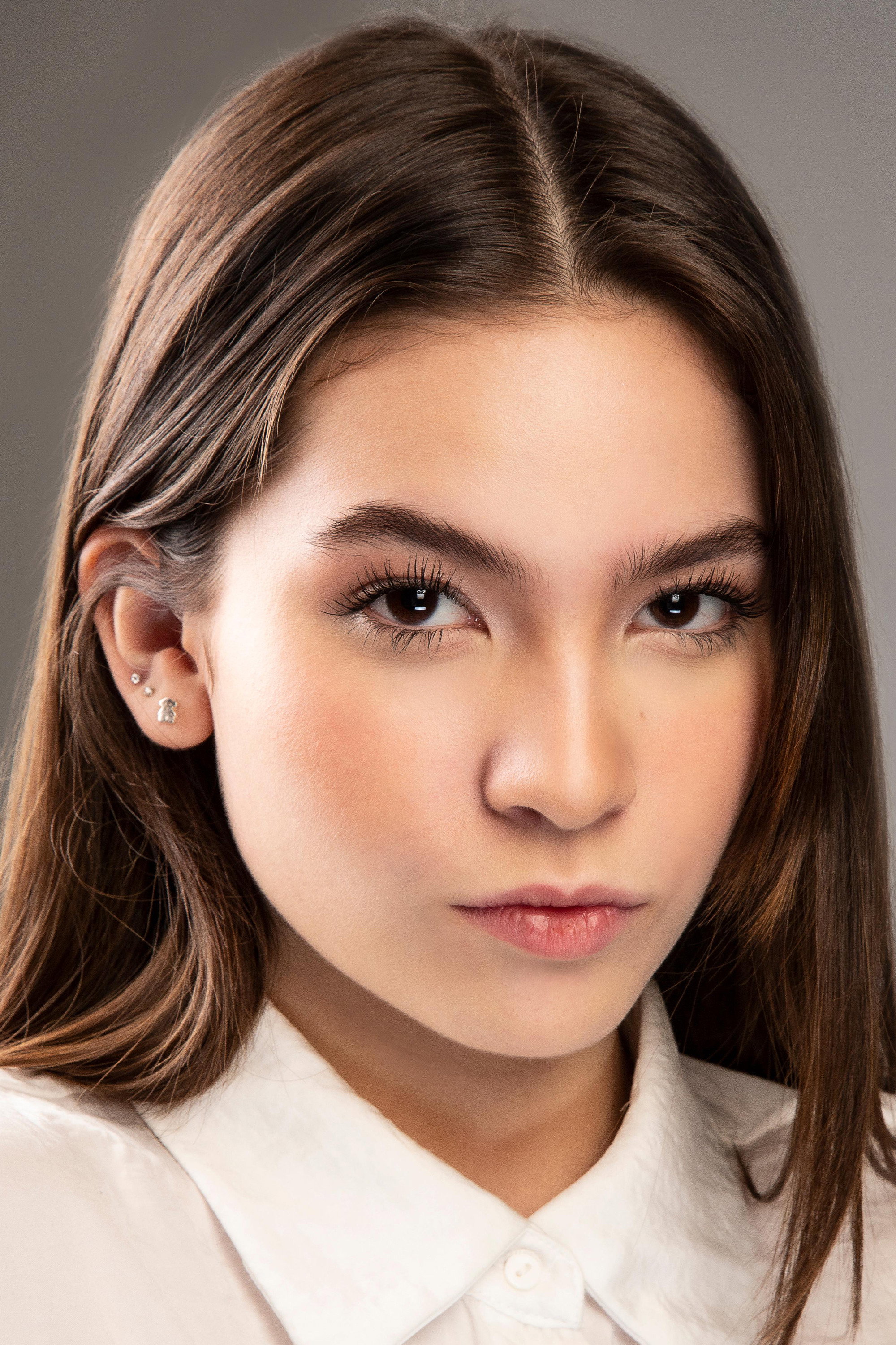 Alanna de la Rosa as Abril in Dominique