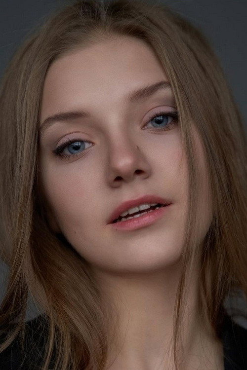 Anastasiya Filippova as Dunya in Five Percent