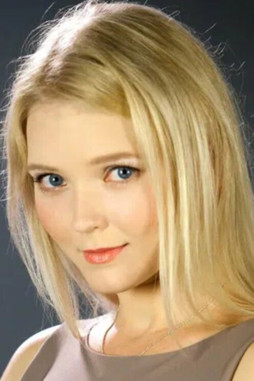 Yuliya Kadushkevich as Варя in I Want to Get Married