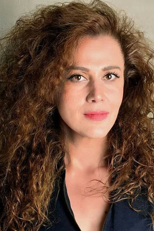 Sinem Yener Ekşioğlu as Perihan in Gülizar