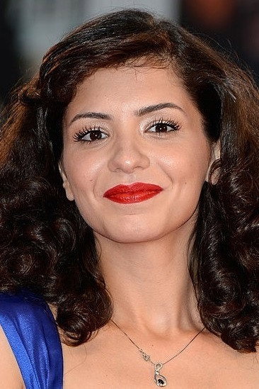 Meriem Medjkane as Amel in Houria