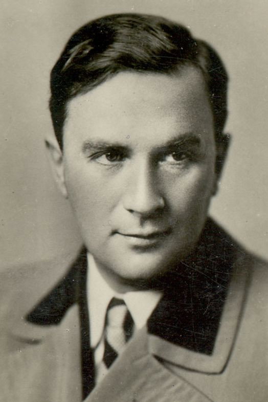 Oskar Karlweis as Lotzi in Meet Me in Las Vegas